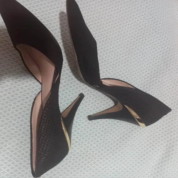 Mimco black suede and faux snakeskin heels. Gold accents. - Picture 3 of 5